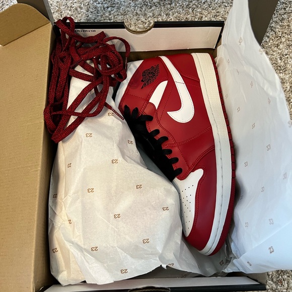 Air Jordan 1 Mid Chicago - Picture 3 of 9